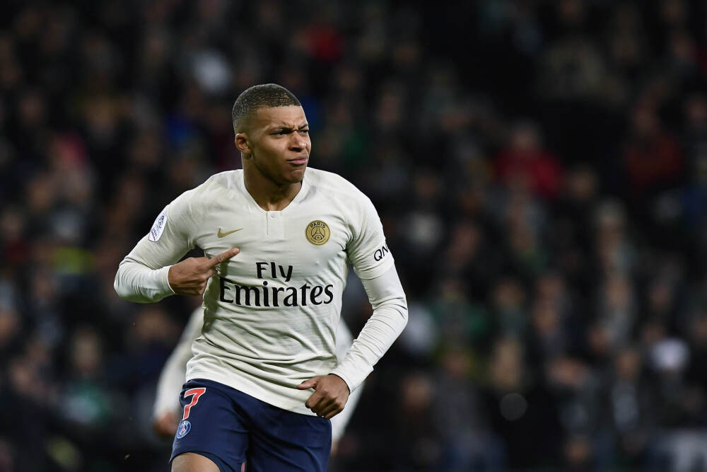 明年执教法国？世体：齐达内计划带两名皇马时期心腹加入教练组